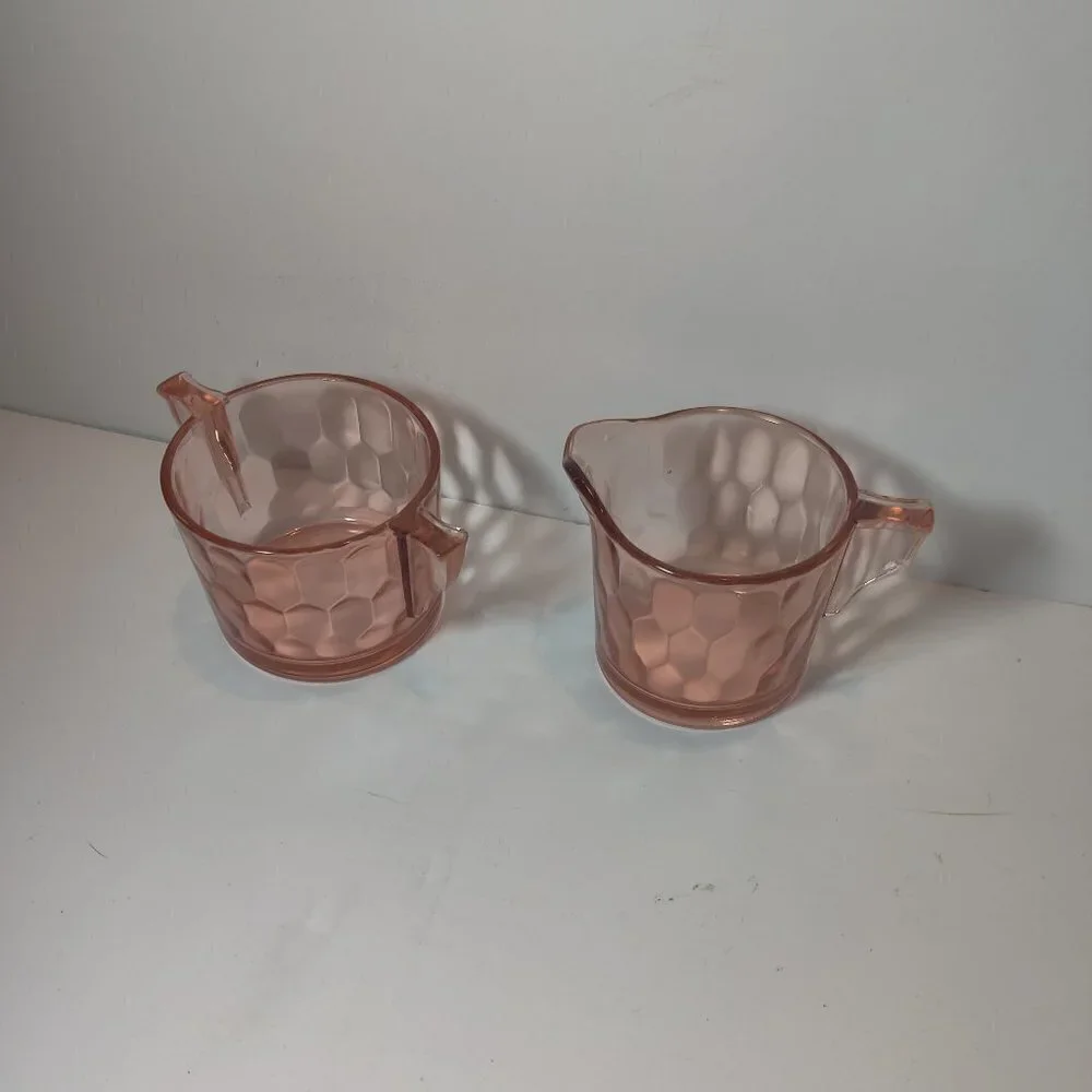 Depression glass pink creamer and sugar. Ice cube design in excellent condition.